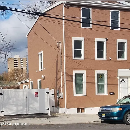 410 Ferry St Photo 1