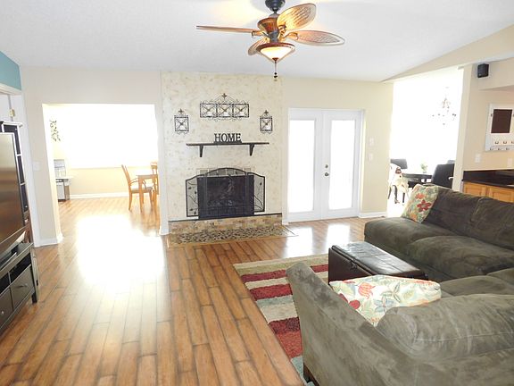 3rd image of 3115 Coventry Ln