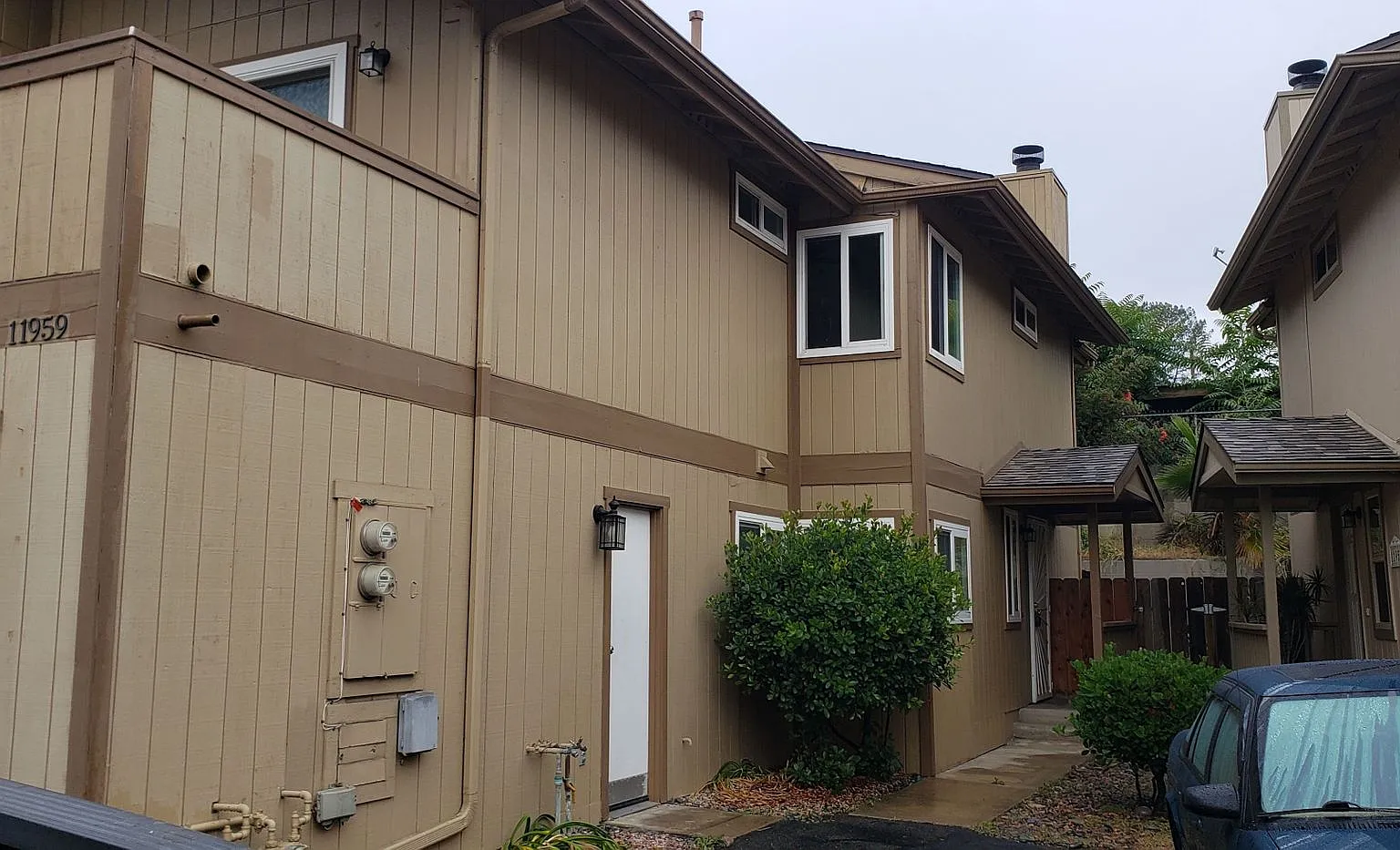 3 Bed 2 Bath Townhouse in Lakeside — Photo 1