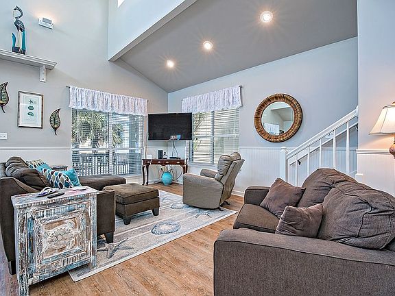 4th image of 131 Blue Lagoon Dr