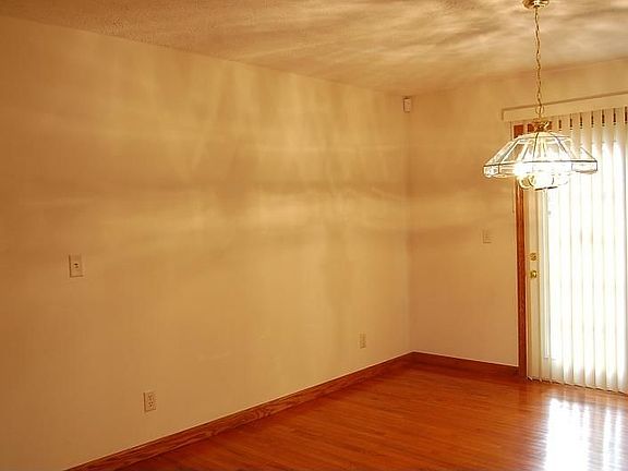 5th image of 2602 Hampton St