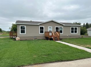 402 1st St NE, Staples, MN 56479