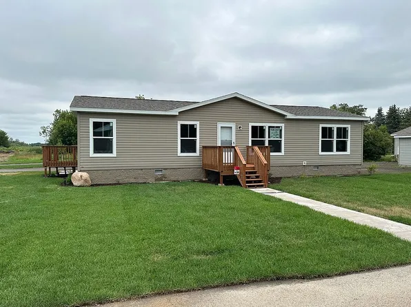 402 1st St NE, Staples, MN 56479