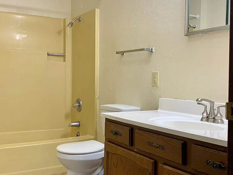 604 Dewey Ave #1 — Photo 5