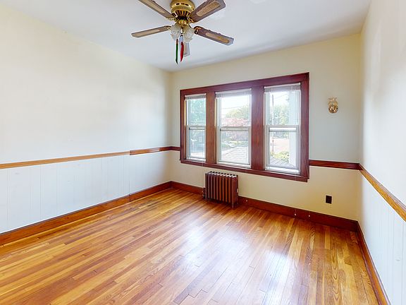 3rd image of 48 Oak St