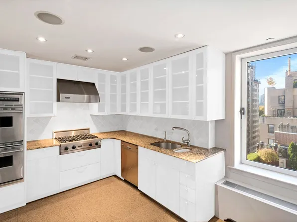 15 East 69th Street image 3 of 8