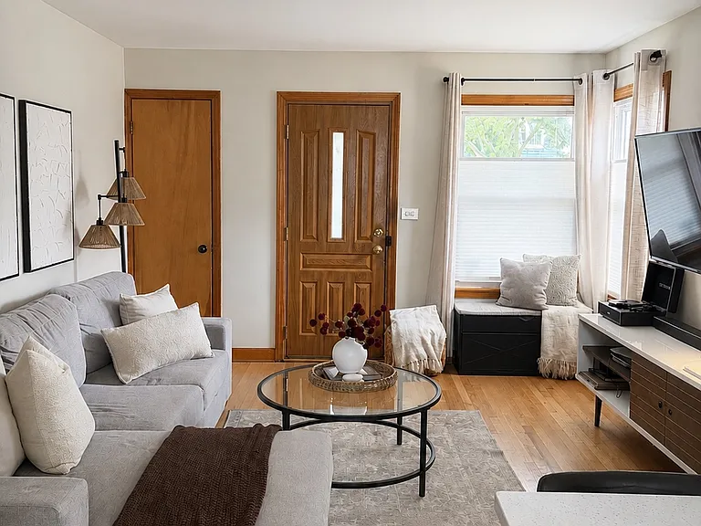 5347 N Mont Clare Ave — Photo 5