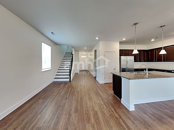 4th image of 334 Elmhurst Dr