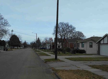 5th image of 914 W A St