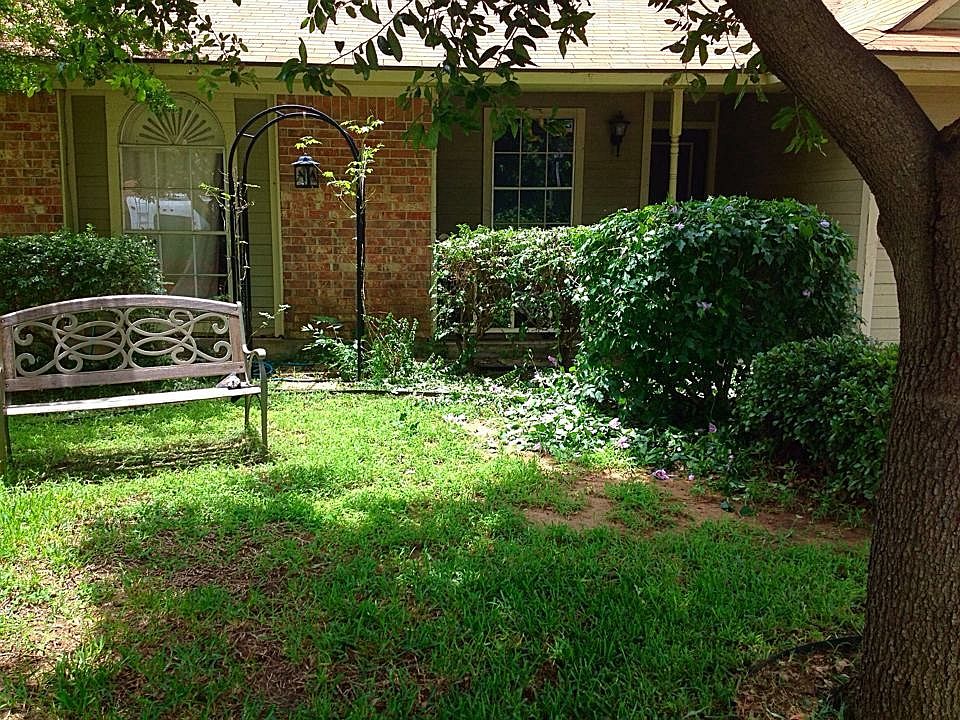1st image of 422 Thoreau Ln