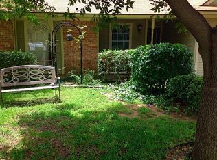 422 Thoreau Ln, Euless, TX 76039