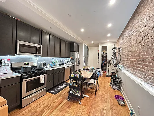 Rented by Lang Realty LLC | media 24