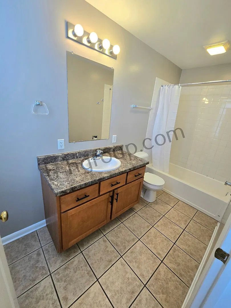 1351 52nd St — Photo 3
