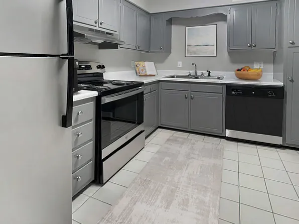 Colony House Apartments