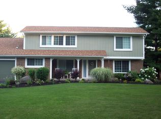 8863 Stonehenge Dr NW, Pickerington, OH 43147