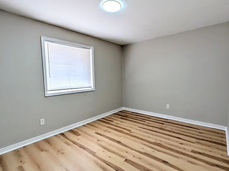 4855 College St — Photo 19