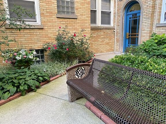 5th image of 846 W Ainslie St