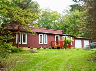 116 Hawk Ln, Canadensis, PA 18325