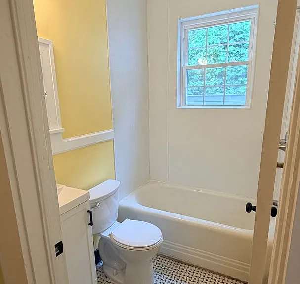 403 E Elm St — Photo 14