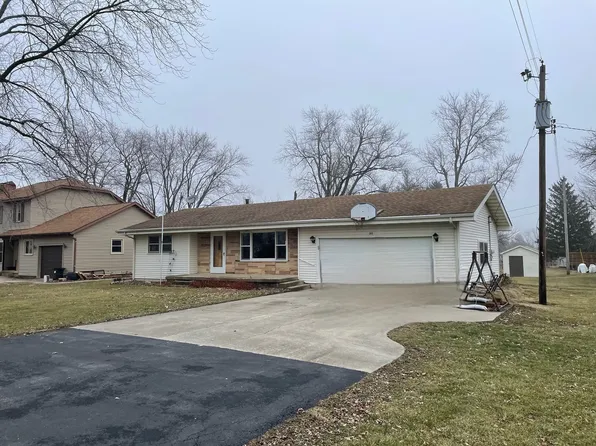 212 N Olive St, Maroa, IL 61756