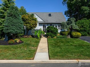 12 Stuart Dr, East Brunswick, NJ 08816