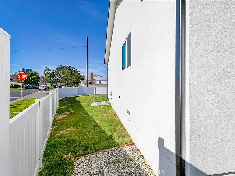 12340 Lull St — Photo 30