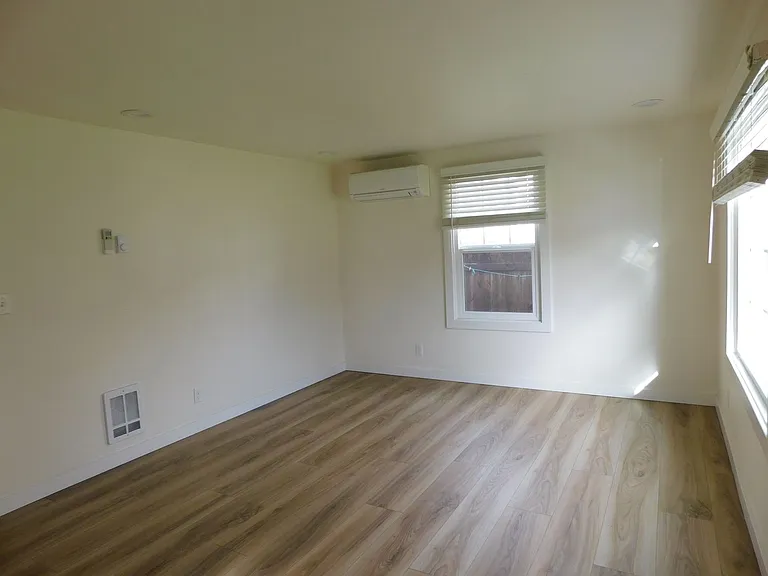 340 Goodyear St — Photo 7