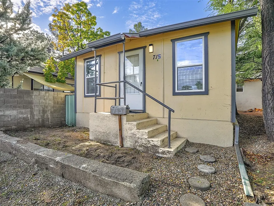 715 W Gurley St