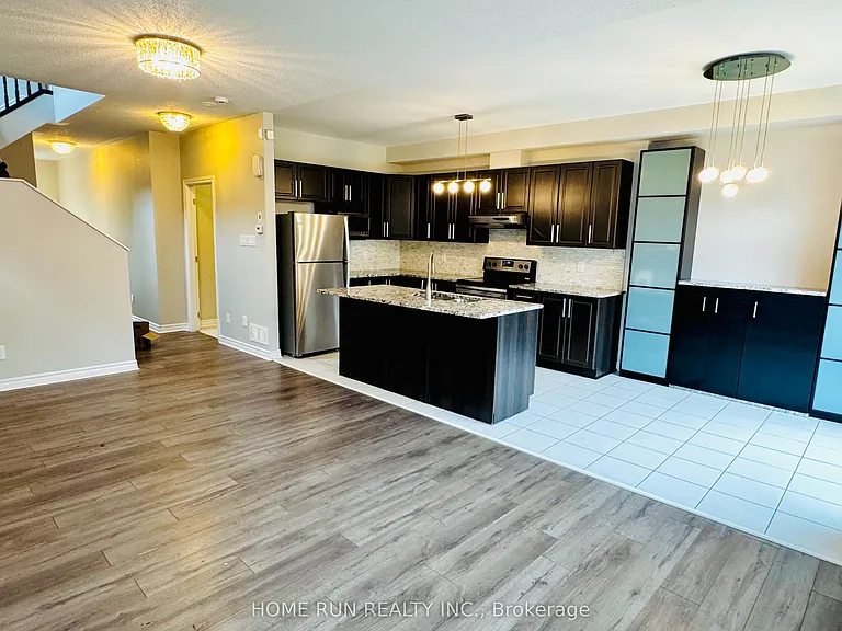 621 Lauraleaf Cres — Photo 10
