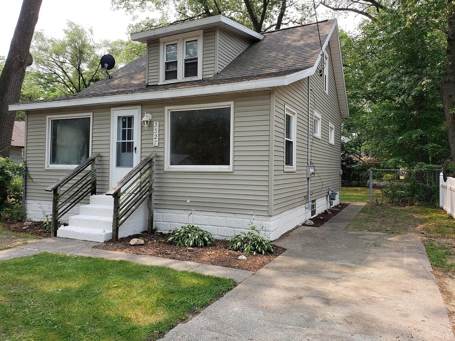 3327 Waalkes St photo 1