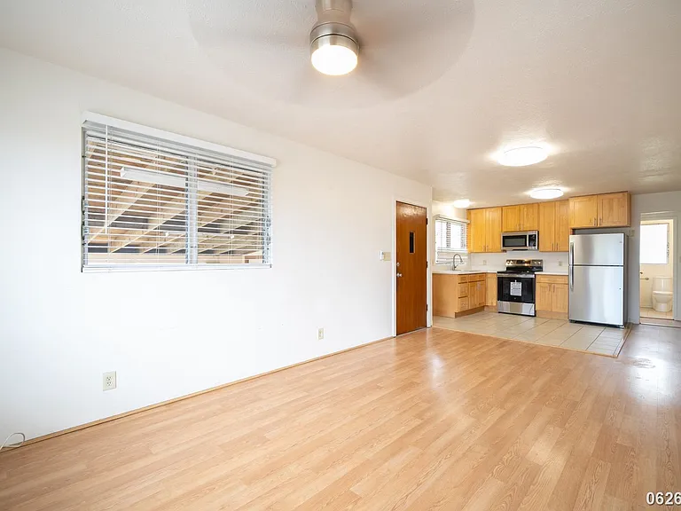 1725 Olona Ln — Photo 2
