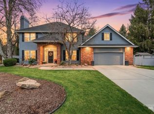 5125 N Riverfront Dr, Garden City, ID 83714