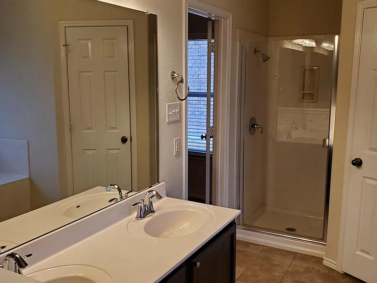 5008 Bridgewood Dr — Photo 10