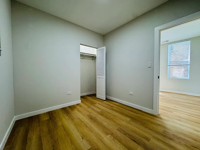 833 W 35th Pl #1R — Photo 13