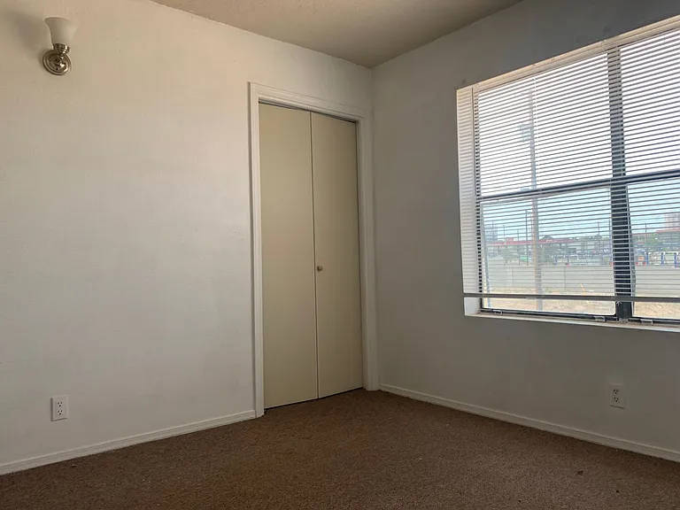 1932 Buena Vista Dr SE — Photo 10