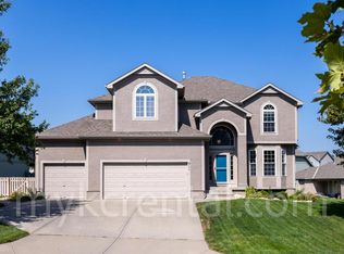 911 N Stonecrest Rd, Olathe, KS 66061