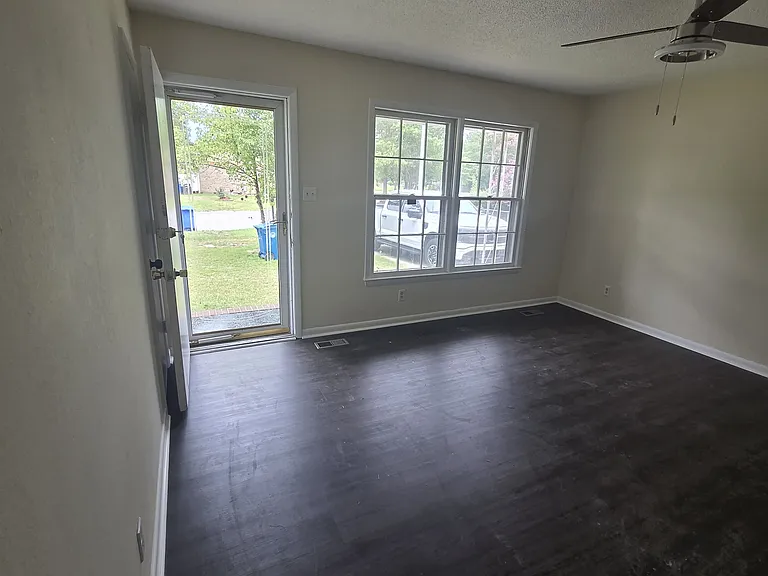 703 Zircon Ct — Photo 18