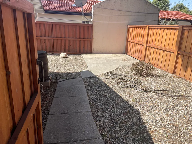 150 Poinsettia Ave — Photo 11