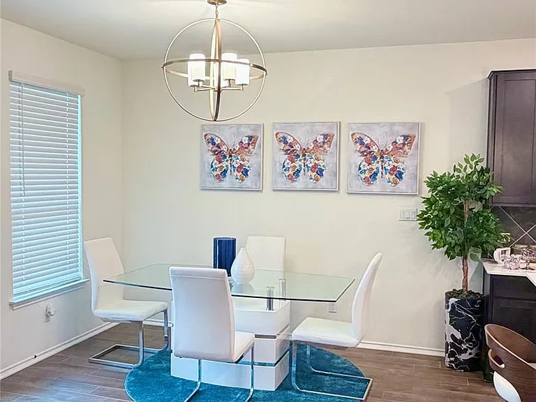 1009 Brambles Dr — Photo 10
