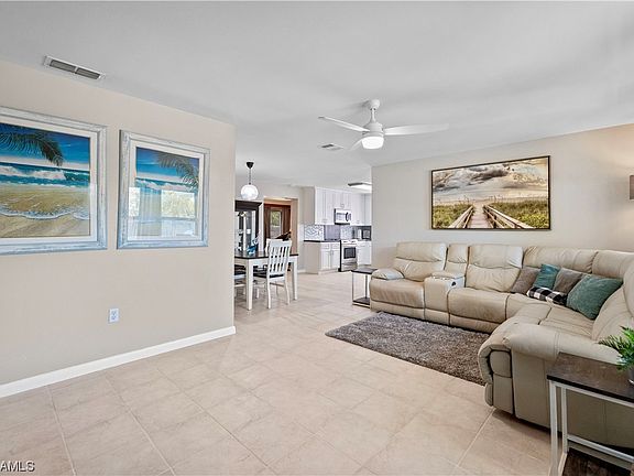 5th image of 811 Entrada Dr N