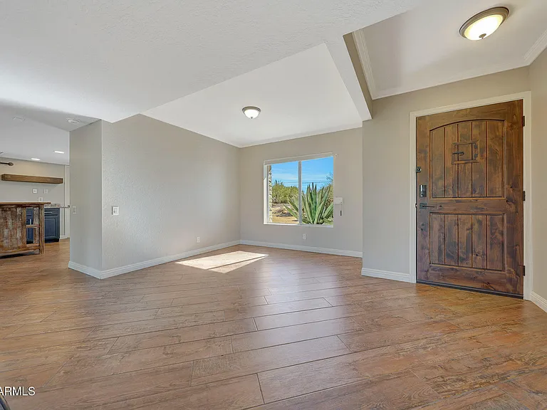 6914 E Highland Rd — Photo 7
