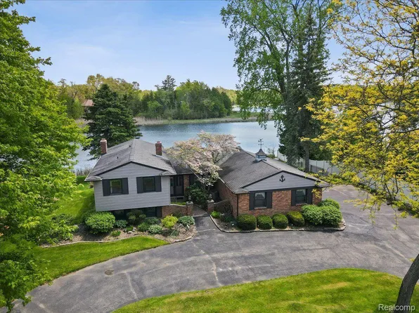 649 Drahner Cir, Oxford, MI 48371