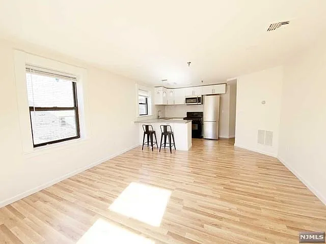 18-22 Engle St #R-18 — Photo 11
