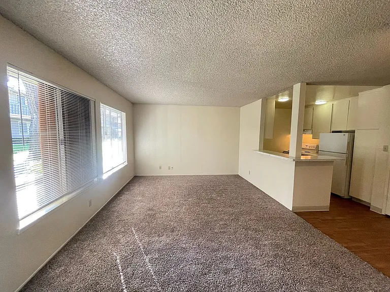 Sharis Apartments — Photo 37