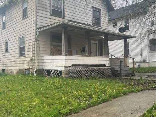 78 Stewart St, Struthers, OH 44471