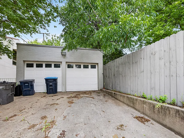 2601 S University Dr — Photo 50