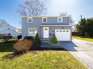 105 Greenvale Dr, Rochester, NY 14618