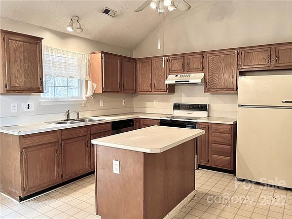 4th image of 3356 Chadbury Dr NW
