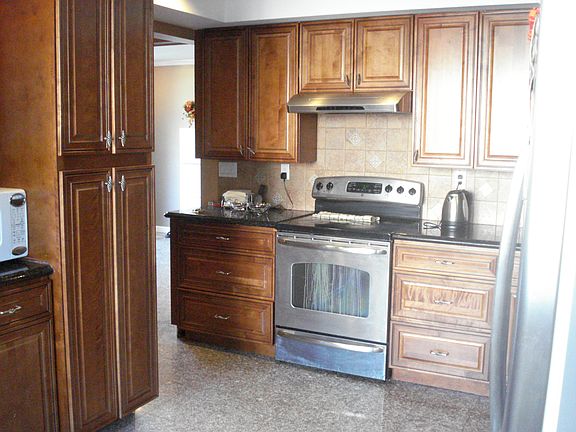 4th image of 9 Downey Dr