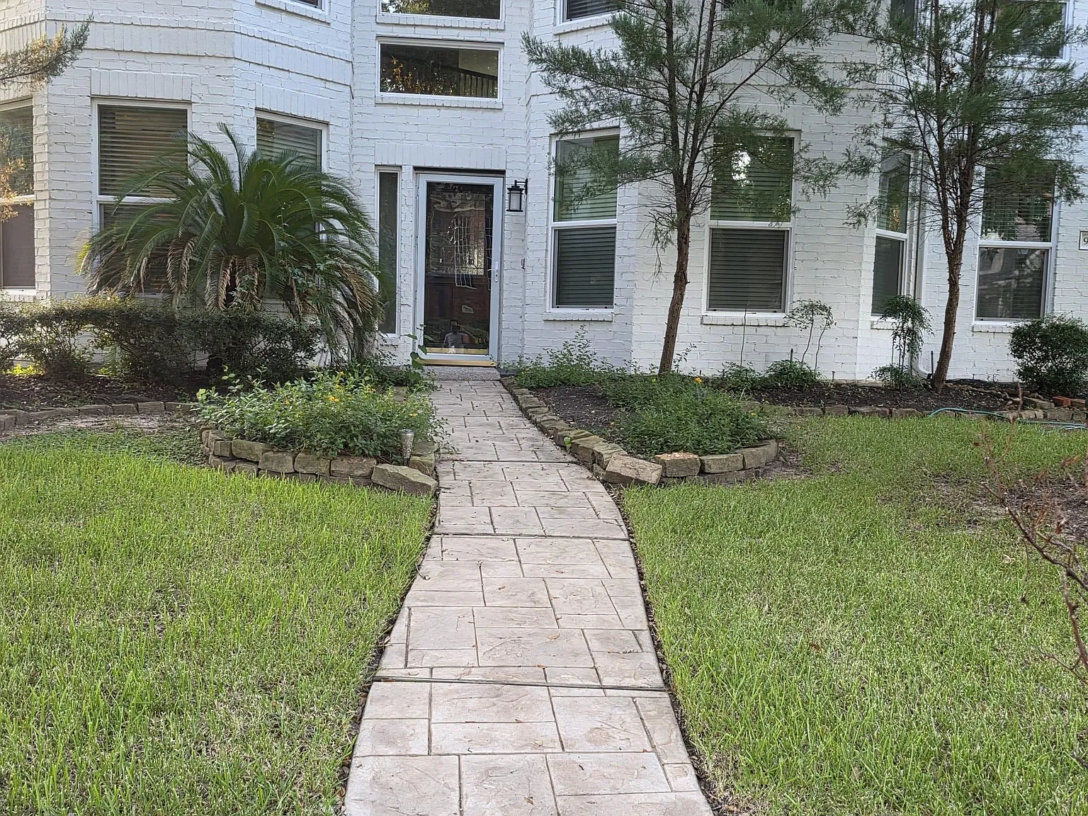 6 bed, 4.0 bath, 3760 sqft, $3,495 — Photo 3